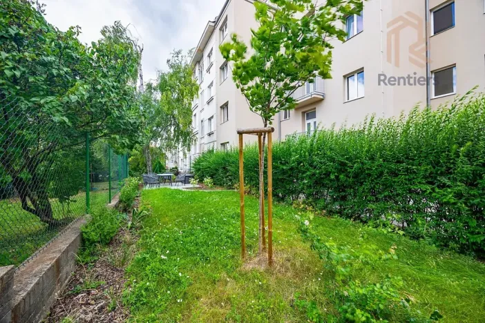 Pronájem bytu 1+kk, Praha - Střešovice, Myslbekova, 30 m2