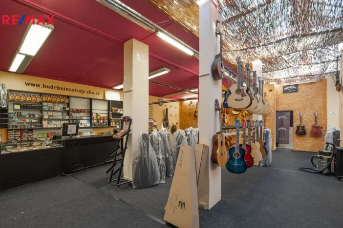 Pronájem obchodního prostoru, Zlín, třída Tomáše Bati, 180 m2