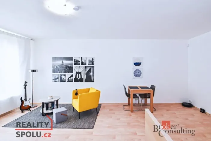 Pronájem bytu 1+kk, Praha, Trmická, 40 m2