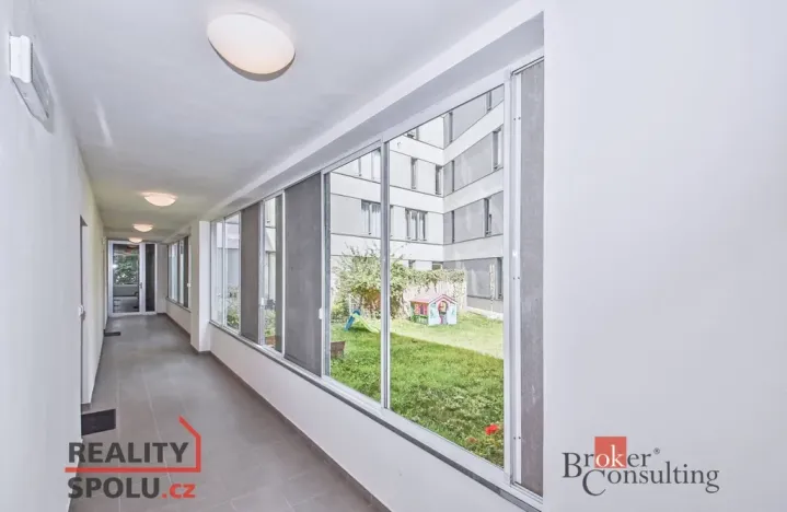 Pronájem bytu 1+kk, Praha, Trmická, 40 m2