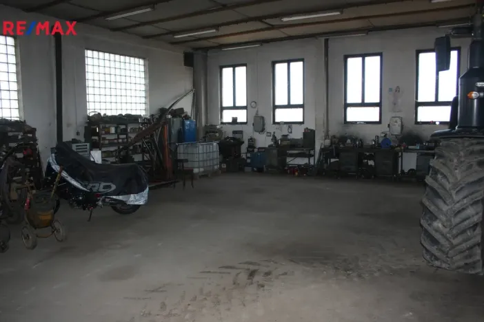 Pronájem komerční nemovitosti, Oslov, 430 m2