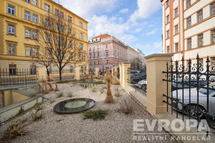 Pronájem bytu 2+kk, Praha - Vinohrady, U Zvonařky, 69 m2