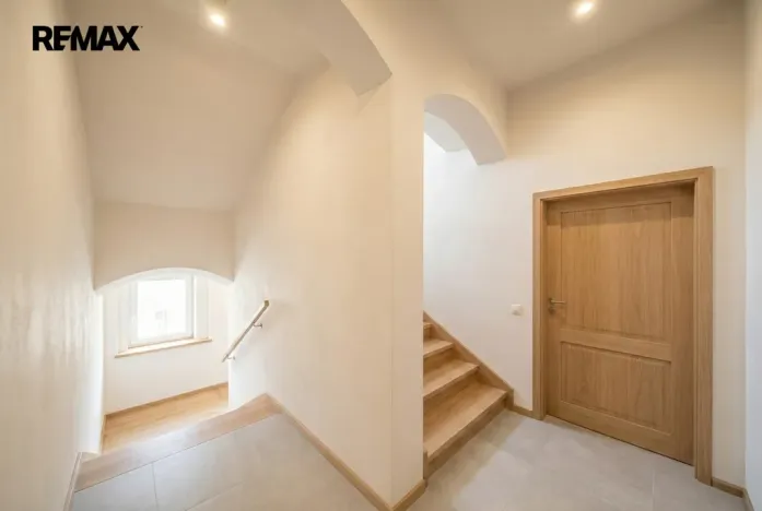 Prodej ubytování, Chodov, Nejdecká, 426 m2