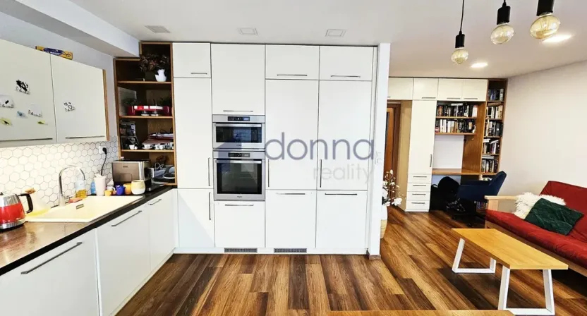 Pronájem bytu 3+kk, Praha, Molákova, 72 m2