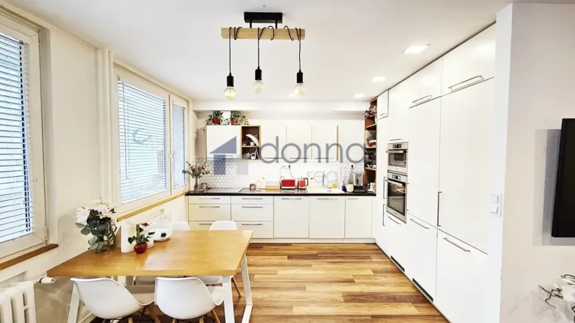 Pronájem bytu 3+kk, Praha, Molákova, 72 m2