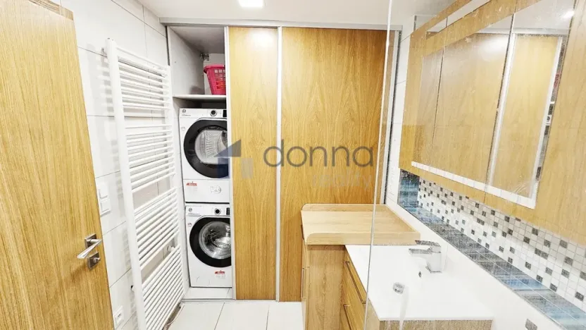 Pronájem bytu 3+kk, Praha, Molákova, 72 m2