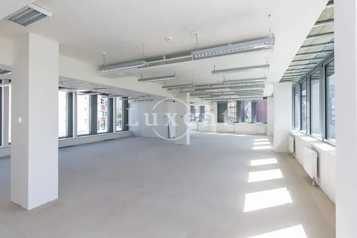 Pronájem kanceláře, Praha - Nusle, Lomnického, 208 m2