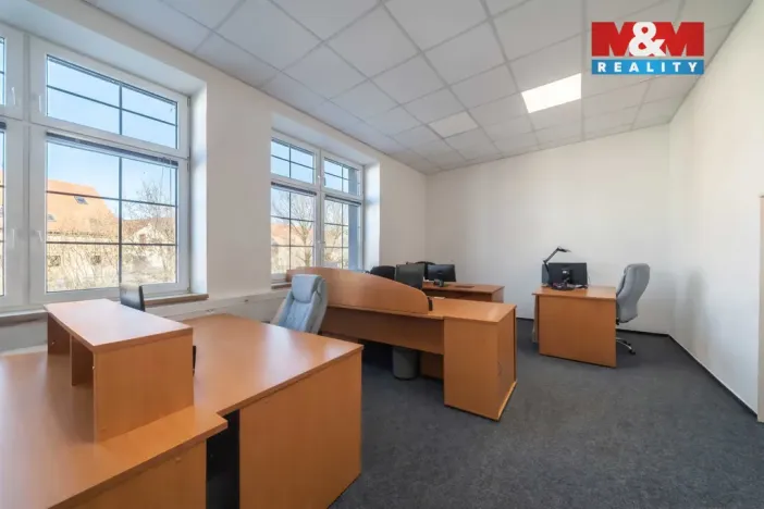 Pronájem kanceláře, Plzeň, Božkovské náměstí, 1021 m2