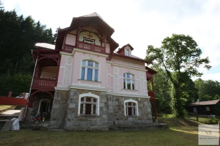 Pronájem vily, Karlovy Vary, K Přehradě, 250 m2