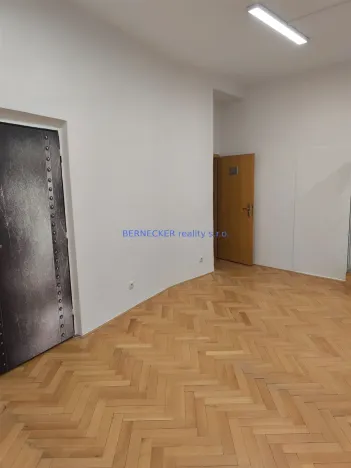 Pronájem kanceláře, Hradec Králové - Pražské Předměstí, S. K. Neumanna, 31 m2
