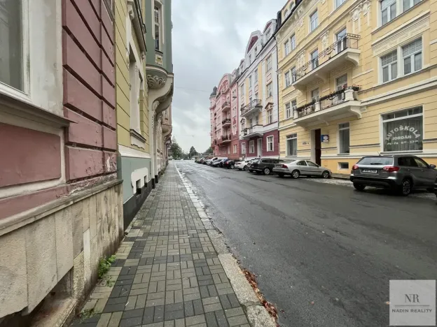 Pronájem bytu 1+1, Karlovy Vary, Koptova, 55 m2