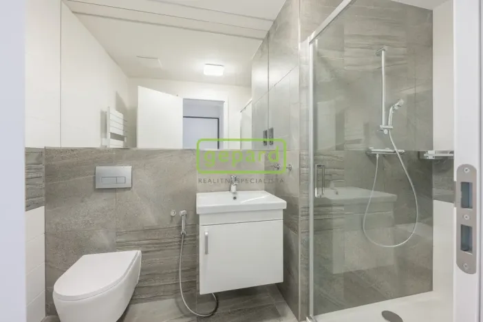 Pronájem bytu 1+kk, Praha, Pakoměřická, 27 m2