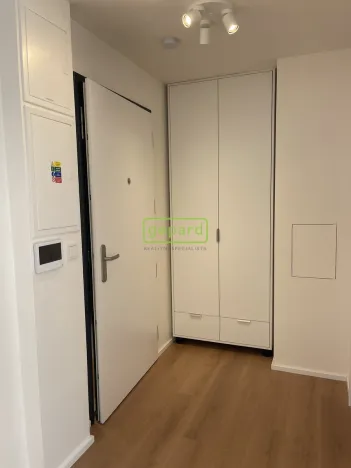 Pronájem bytu 1+kk, Praha, Pakoměřická, 27 m2