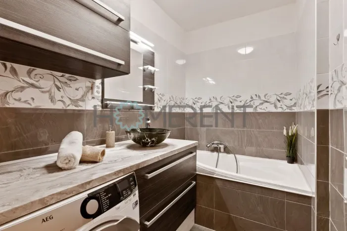 Pronájem bytu 3+1, Liberec - Liberec VI-Rochlice, Nádvorní, 83 m2