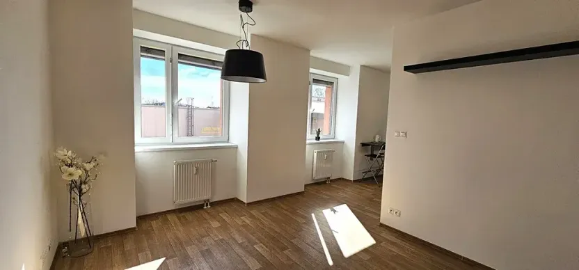 Pronájem bytu 1+kk, Brno, Tkalcovská, 32 m2