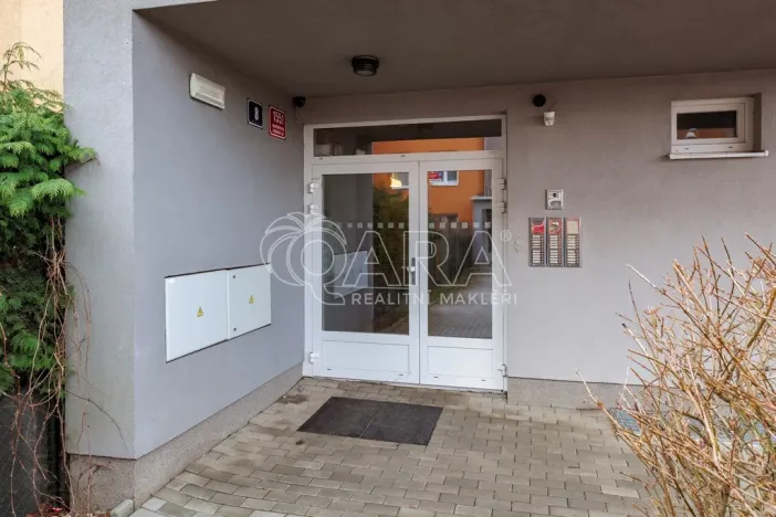 Prodej bytu 1+kk, Praha - Uhříněves, U uhříněveské obory, 39 m2