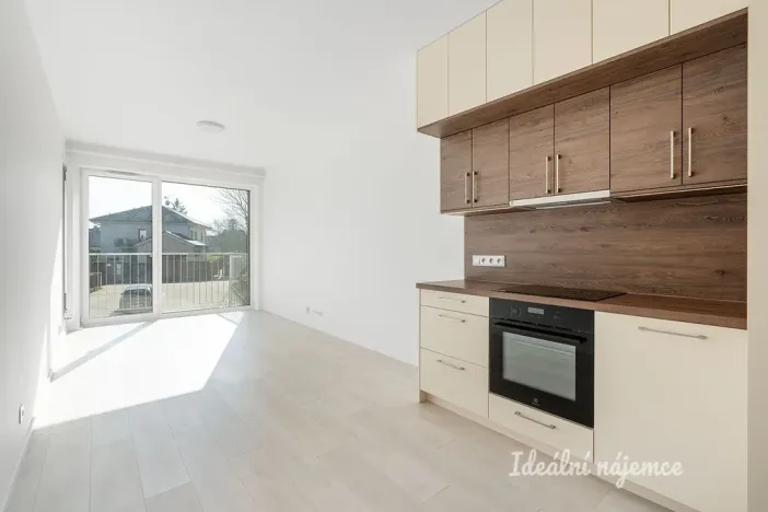 Pronájem bytu 1+kk, Praha - Hostavice, Českobrodská, 31 m2