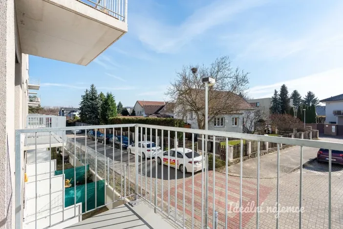 Pronájem bytu 1+kk, Praha - Hostavice, Českobrodská, 31 m2