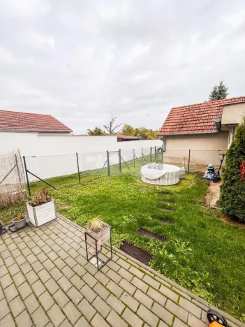 Pronájem bytu 3+kk, Šaratice, Náves, 45 m2