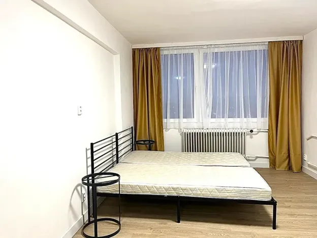 Pronájem bytu 1+kk, Praha - Radotín, Vrážská, 29 m2