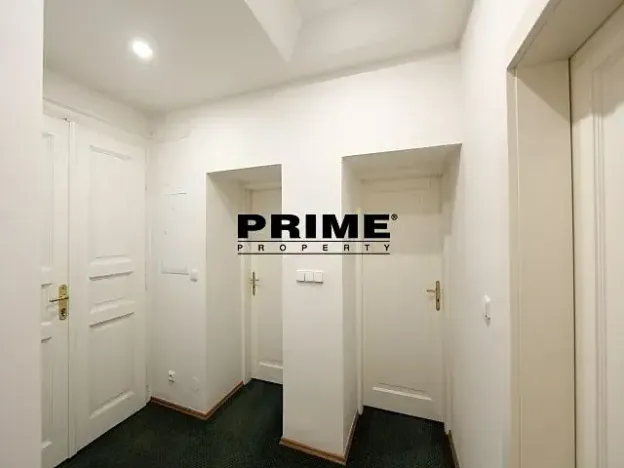 Pronájem bytu 3+1, Praha - Nové Město, Odborů, 87 m2