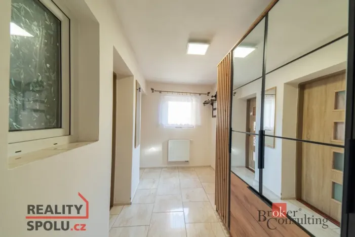 Prodej rodinného domu, Jimlín, 196 m2