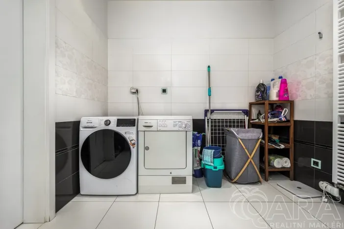 Pronájem bytu 4+kk, Čelákovice, náměstí 5. května, 114 m2