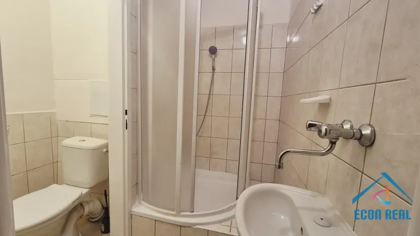 Pronájem kanceláře, Praha - Kobylisy, Pohnertova, 42 m2