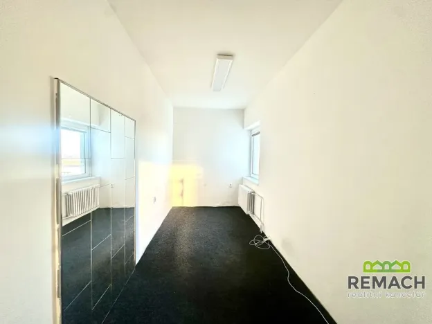 Pronájem kanceláře, Uherský Brod, U Korečnice, 57 m2