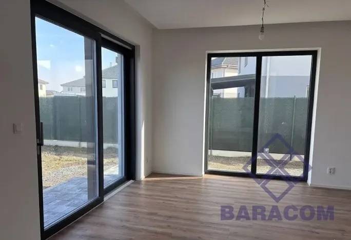 Prodej rodinného domu, Polerady, 380 m2