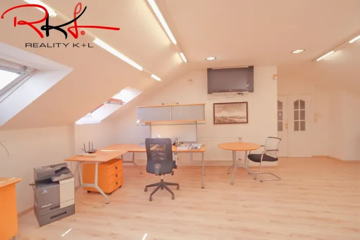 Pronájem kanceláře, Roudnice nad Labem, Husovo náměstí, 101 m2