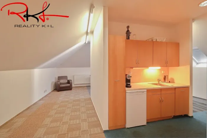 Pronájem kanceláře, Roudnice nad Labem, Husovo náměstí, 101 m2