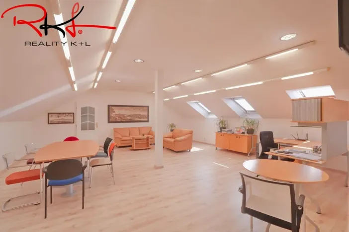 Pronájem kanceláře, Roudnice nad Labem, Husovo náměstí, 101 m2