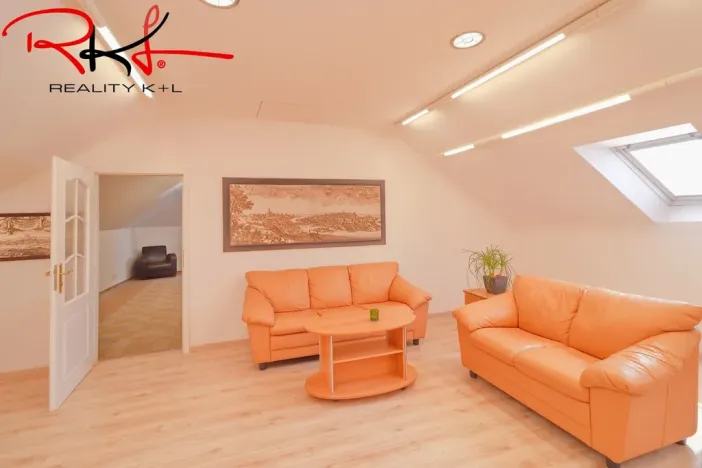 Pronájem kanceláře, Roudnice nad Labem, Husovo náměstí, 101 m2