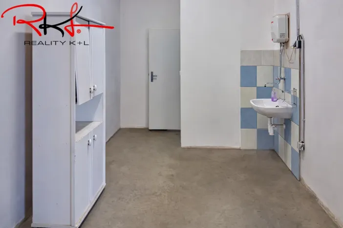 Pronájem výrobních prostor, Martiněves, 198 m2