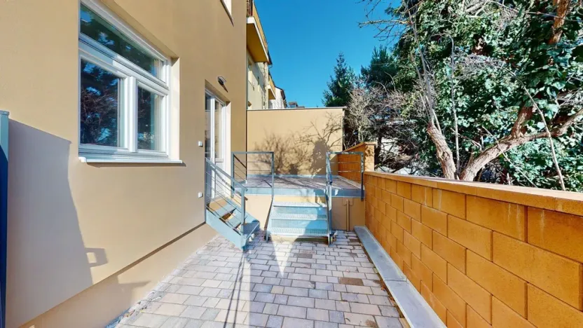 Pronájem bytu 1+kk, Praha - Břevnov, Na Petynce, 35 m2