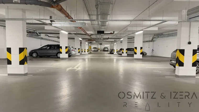 Pronájem garážového stání, Praha - Nusle, Závišova, 15 m2