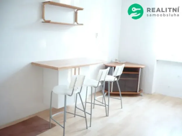 Pronájem bytu 1+1, Břeclav, Stromořadní, 45 m2