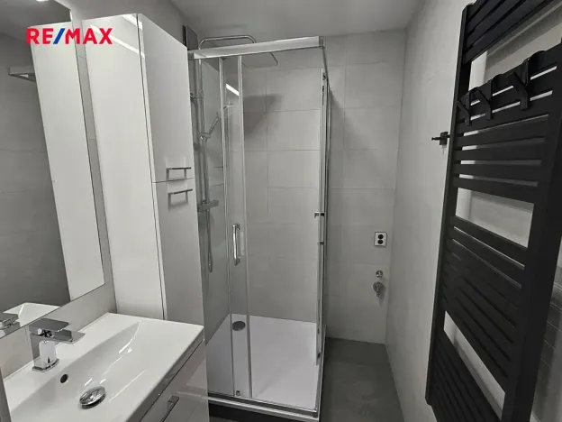 Pronájem bytu 1+kk, Kladno, V Bažantnici, 33 m2