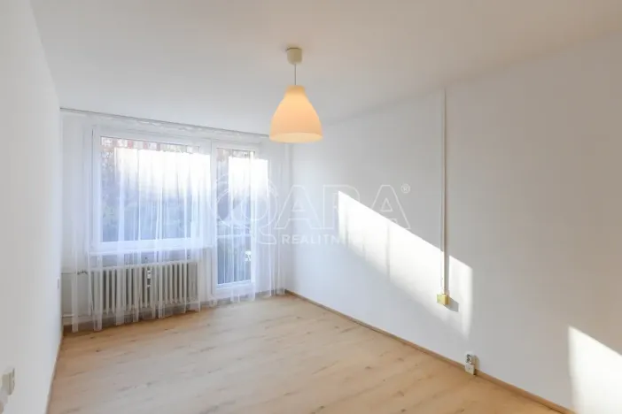 Pronájem bytu 2+kk, Praha - Kobylisy, Famfulíkova, 43 m2