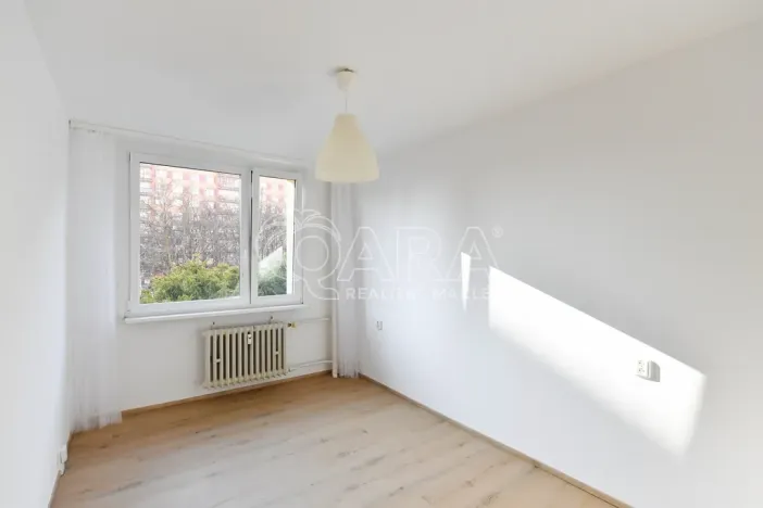 Pronájem bytu 2+kk, Praha - Kobylisy, Famfulíkova, 43 m2