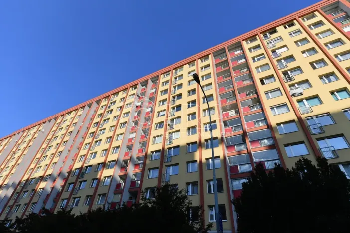 Pronájem bytu 2+kk, Praha - Kobylisy, Famfulíkova, 43 m2