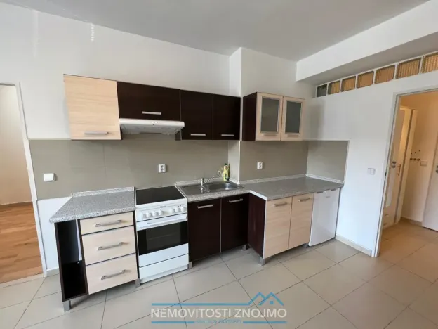 Pronájem bytu 2+kk, Znojmo, nám. Kpt. Otm. Chlupa, 42 m2
