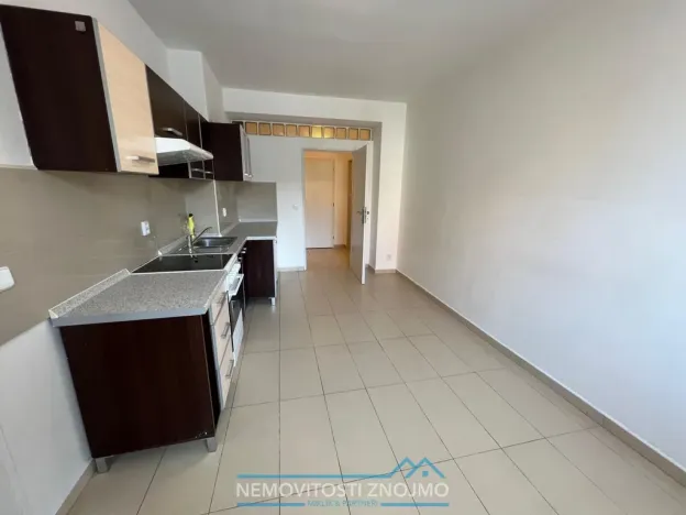 Pronájem bytu 2+kk, Znojmo, nám. Kpt. Otm. Chlupa, 42 m2