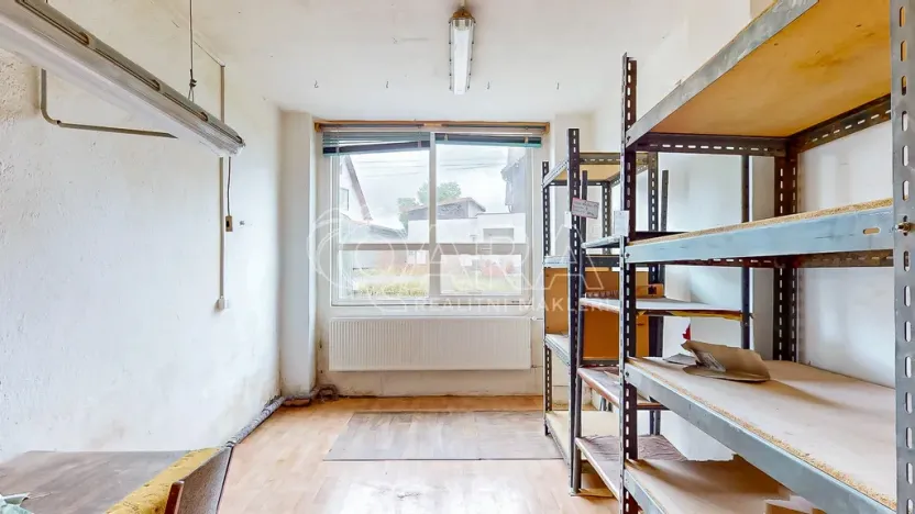 Prodej skladu, Luby, 1300 m2