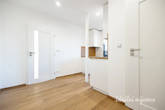 Pronájem bytu 2+1, Praha, Káranská, 56 m2