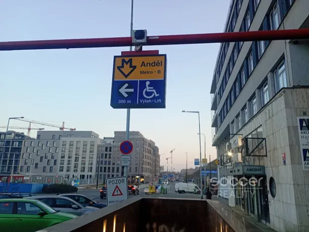 Pronájem bytu 1+kk, Praha - Smíchov, Randova, 40 m2