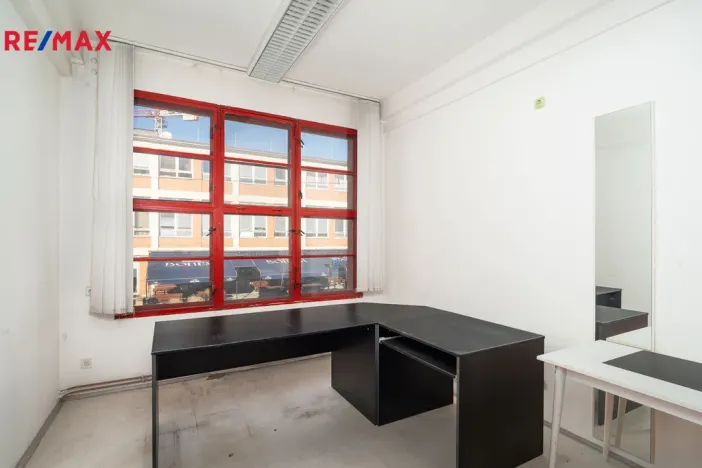 Pronájem obchodního prostoru, Zlín, třída Tomáše Bati, 12 m2