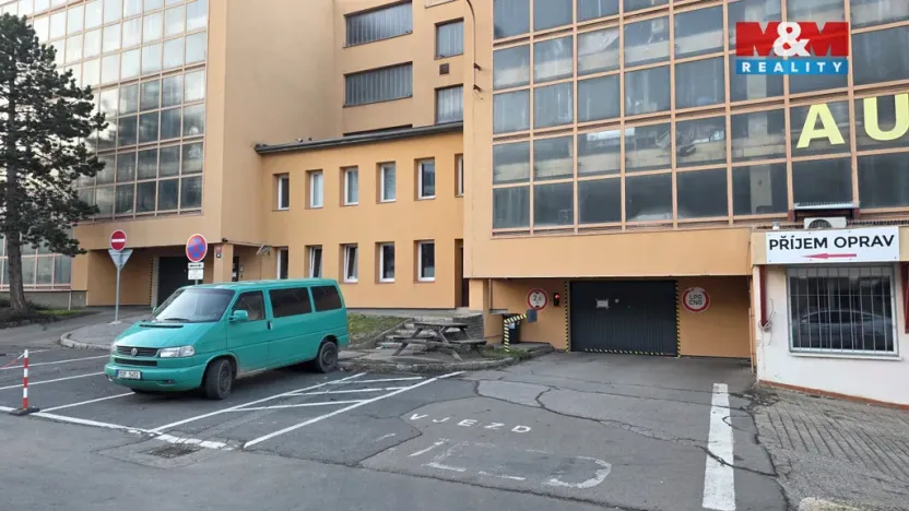 Pronájem garážového stání, Praha - Střížkov, Lovosická, 18 m2