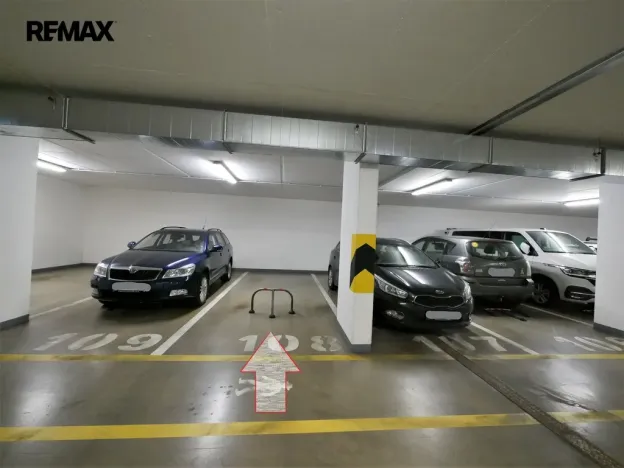 Pronájem garážového stání, Praha - Dejvice, Lindleyova, 16 m2